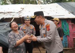 Tangis Haru di Balik Gubuk Reyot, Polres Tasik Hadirkan Harapan Baru Lewat Program Bedah Rumah