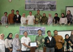 Masih di Mugarsari, Tim Pembina PPIBM Unsil Ajarkan juga Masyarakat Baca DED dan RAB