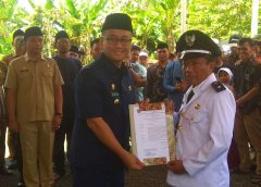 Selamat, Asep Dani Ramdani Resmi Dilantik Bupati Tasik Menjabat PAW Kades Rajadatu Cineam