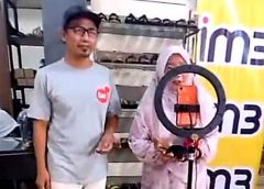 Berkat Menjadi Mitra IM3, Pengrajin Kelom Geulis Asal Tasik ini Mengaku Kembali ‘PD’ Berjualan