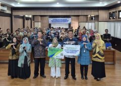 Resmi Terlindungi Jaminan Sosial Ketenagakerjaan, Disnaker Kota Tasik Serahkan Kartu BPJS kepada 7.072 Pekerja Rentan