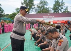 Kapolres Tasik Kota Pimpin Upacara Kenaikan Pangkat Personel dan Lepas Sejumlah Purnawirawan