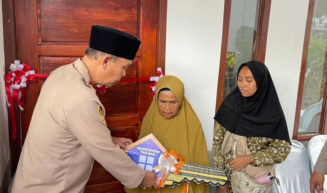 Polres Tasikmalaya Resmikan Dua Rumah dari Program Rutilahu