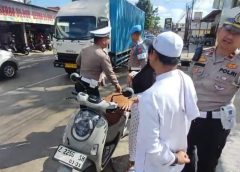 Unik! Polres Tasik Gelar Razia Simpatik: Pelanggar Ringan Dengar Tausiah, yang Tertib Dapat Teh Manis