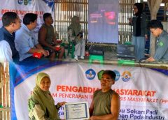 Hemat Biaya dan Lebih Kokoh, Tim PKM Teknik Sipil Unsil Latih Pengrajin Paving Block Manfaatkan Limbah Abu Sekam Padi
