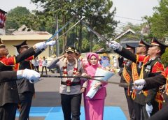 Tradisi Pedang Pora Sambut Kapolres Tasik Kota yang Baru, AKBP Andik Eko Siswanto