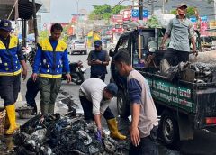 Jelang Musim Penghujan, Bidang SDA DPUTR Kota Tasik Keruk Sampah di Saluran Air Pusat Kota