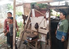 Undang Tangis Anggota DPRD, Kisah Kakek Penarik Becak dan Cucunya Tinggal di Gubuk Mirip Kandang
